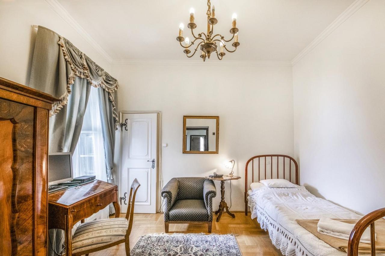 Academy Pension Budapest Esterno foto