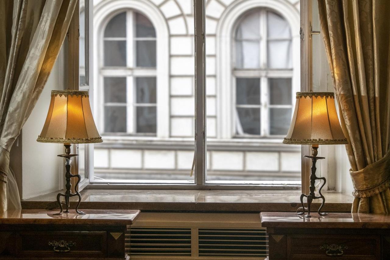 Academy Pension Budapest Esterno foto